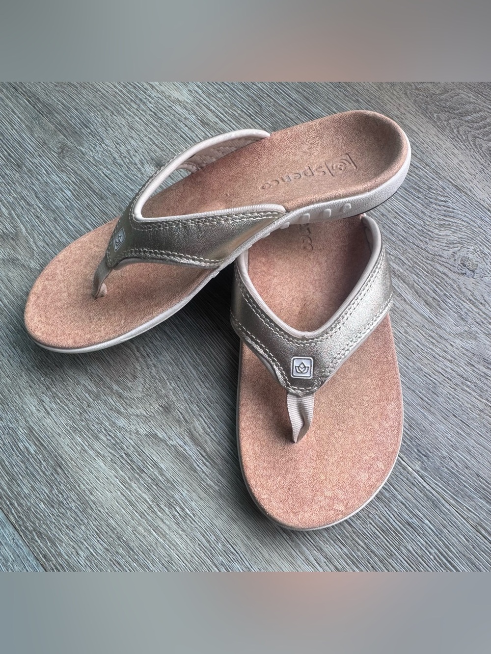 Spenco Women's Yumi Metallic Gold Sandal Flip Flop Thong 6